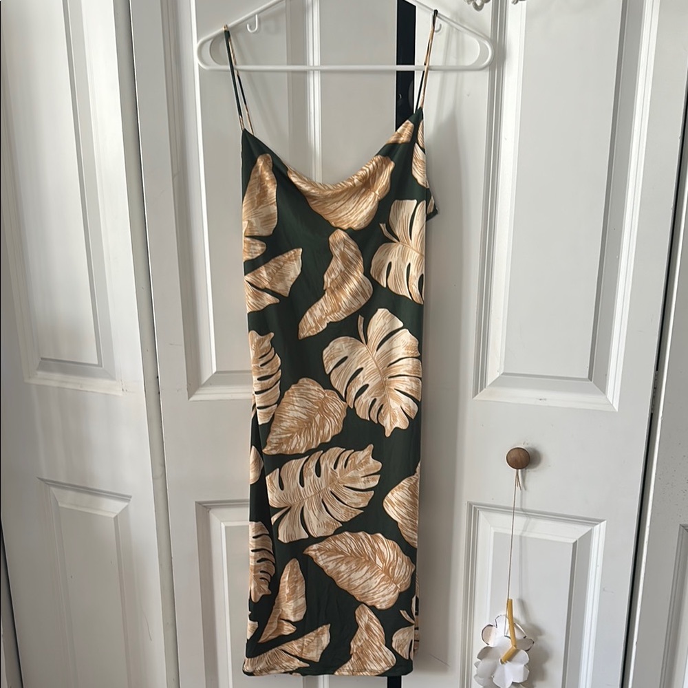 Elegant Green and Gold Leaf Print Dress